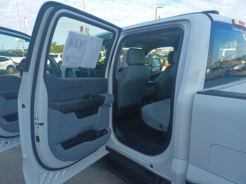 Used 2025 Ford F250 XL w/ XL Chrome Package image 17