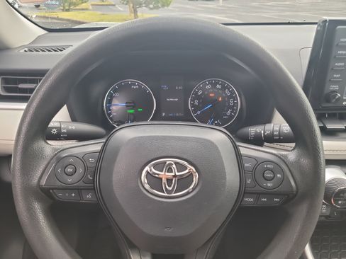 Used 2022 Toyota RAV4 XLE image 30