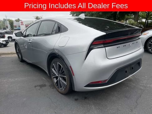 Used 2024 Toyota Prius XLE FWD image 3