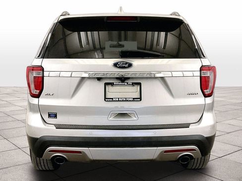Used 2017 Ford Explorer XLT w/ Equipment Group 202A AWD/4WD image 5