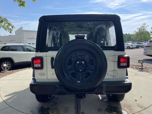 Used 2022 Jeep Wrangler Unlimited Sport AWD/4WD image 9