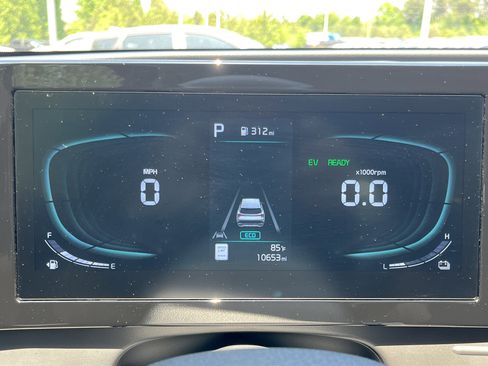 Used 2025 Kia Sportage LX image 12