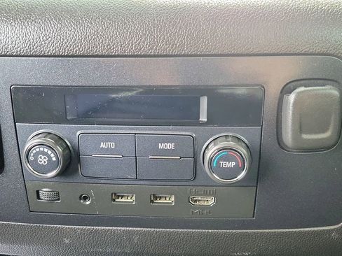 Used 2017 Chevrolet Suburban LT image 16