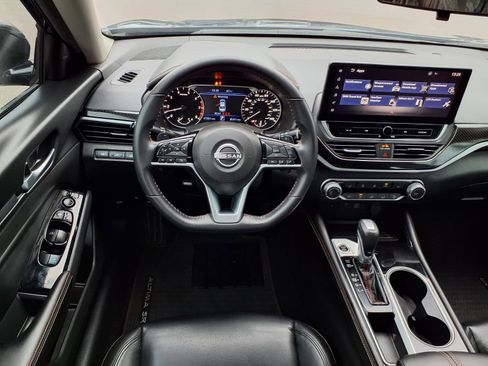 Used 2024 Nissan Altima 2.5 SR w/ SR Premium Package image 13