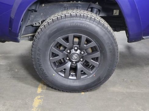 Used 2022 Toyota Tacoma SR5 w/ Technology Package RWD image 39