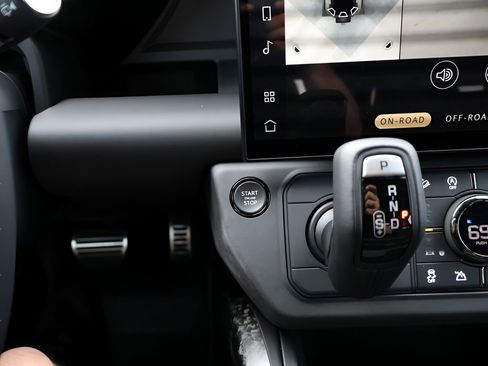 Certified 2026 Land Rover Defender 110 AWD/4WD image 33