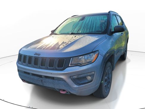 Used 2019 Jeep Compass Trailhawk w/ Leather Interior Group AWD/4WD image 3