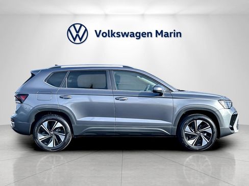 New 2026 Volkswagen Taos SE image 6