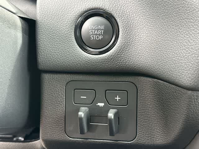 Used 2025 Toyota Tundra Limited AWD/4WD image 10