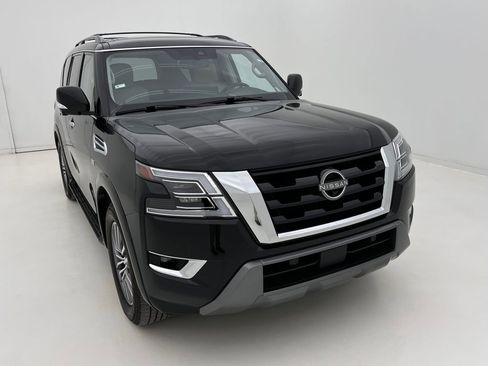 Used 2022 Nissan Armada SL w/ Captain's Chairs Package image 3