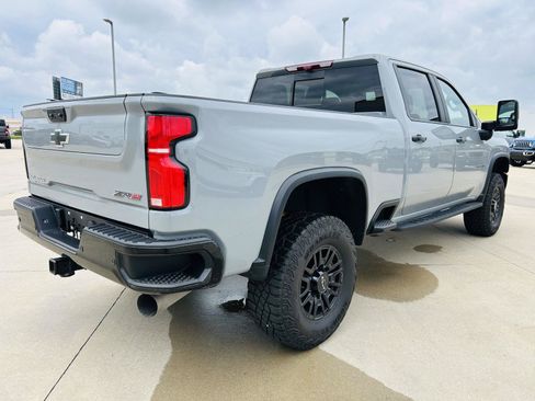 Used 2025 Chevrolet Silverado 2500 ZR2 w/ Technology Package AWD/4WD image 44