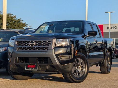 Used 2025 Nissan Frontier SV RWD image 2