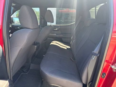 Used 2017 Toyota Tacoma TRD Off-Road w/ Tow Package (A/T) AWD/4WD image 19