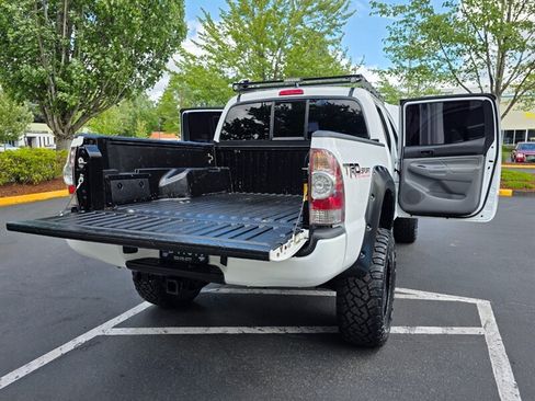 Used 2015 Toyota Tacoma 4x4 Double Cab w/ TRD Sport Package image 28