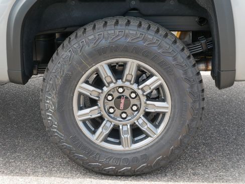 New 2026 GMC Sierra 1500 AT4X w/ LPO, Black Badging Package AWD/4WD image 3