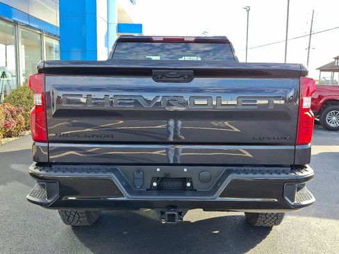 Used 2024 Chevrolet Silverado 1500 Custom Trail Boss w/ LPO, Dark Essentials Package image 5