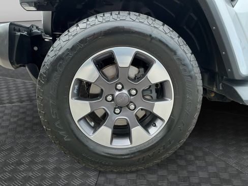 Used 2018 Jeep Wrangler Unlimited Sahara w/ LED Lighting Group AWD/4WD image 14