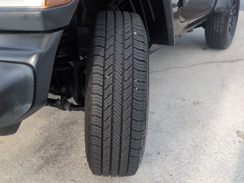 Used 2019 Jeep Wrangler Sport image 12