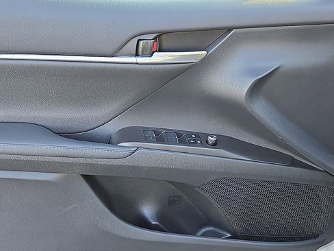 Used 2023 Toyota Camry XLE image 10