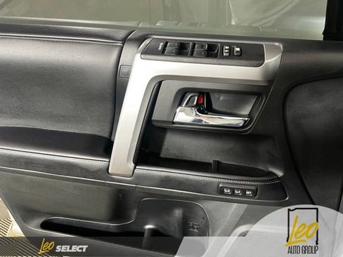 Used 2021 Toyota 4Runner Limited AWD/4WD image 23
