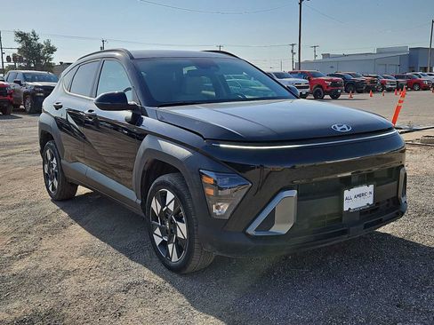 Used 2024 Hyundai Kona SEL AWD/4WD image 2