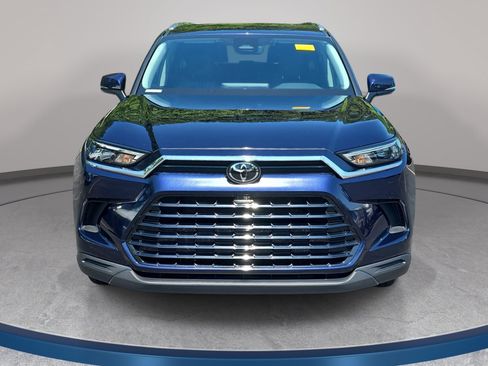 Used 2024 Toyota Grand Highlander FWD image 2