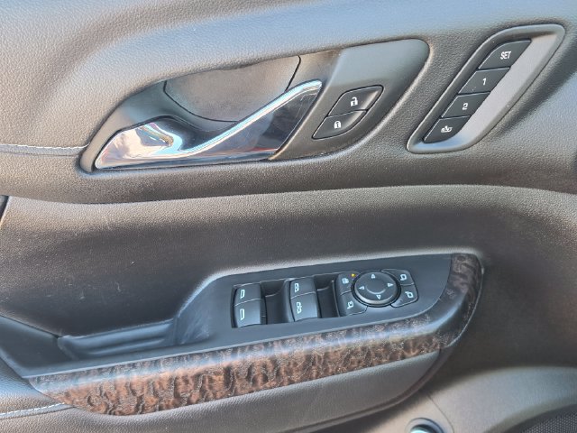 Used 2023 GMC Acadia Denali w/ Denali Technology Package FWD image 10