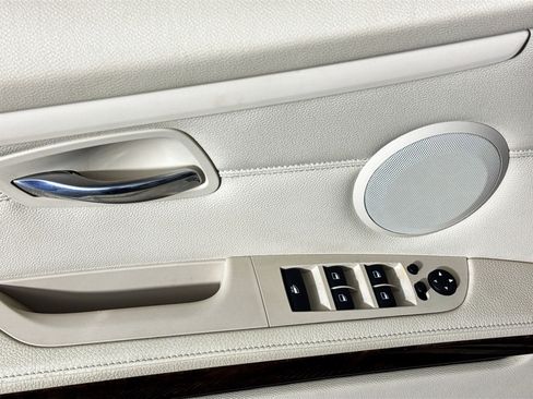 Used 2009 BMW 328i Convertible image 17