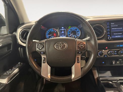 Used 2021 Toyota Tacoma SR5 AWD/4WD image 13