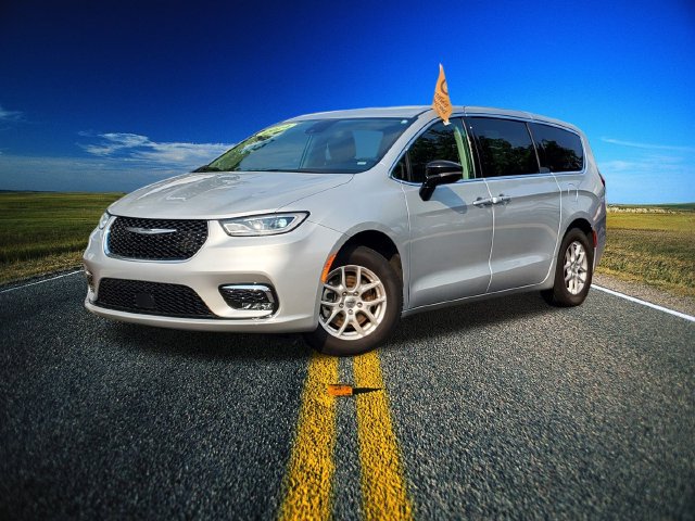 Used 2024 Chrysler Pacifica Touring-L FWD image 30