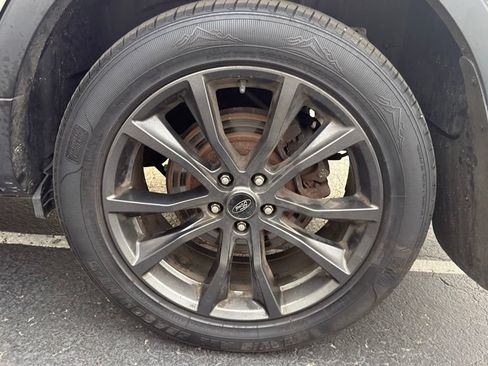 Used 2018 Ford Explorer XLT w/ Equipment Group 202A AWD/4WD image 8