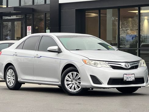 Used 2013 Toyota Camry LE image 3