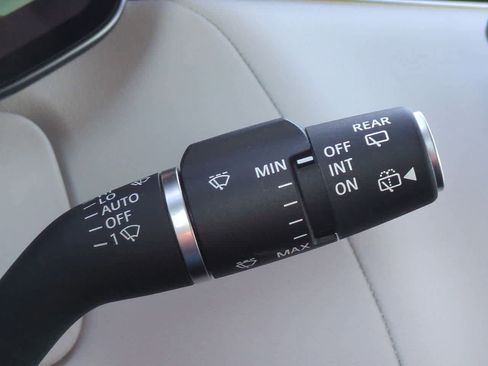 Used 2023 Land Rover Range Rover Sport SE image 25