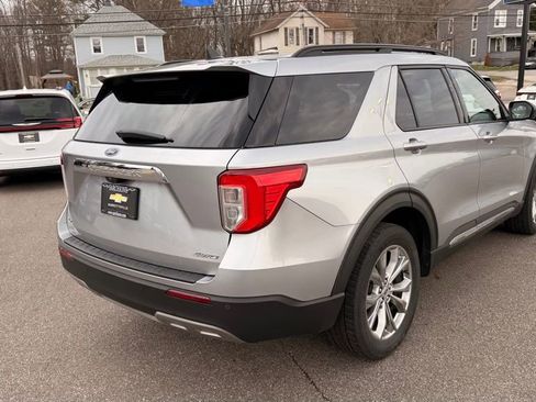 Used 2021 Ford Explorer XLT w/ Equipment Group 202A image 8