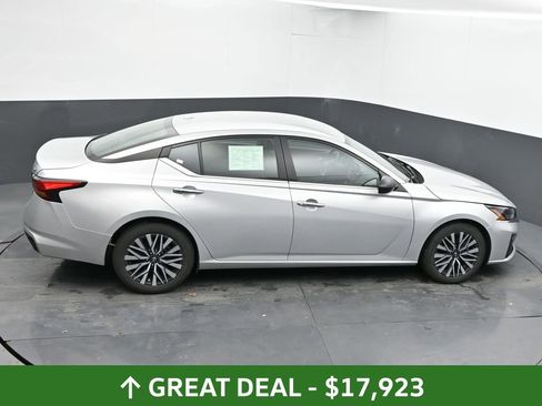 Used 2024 Nissan Altima 2.5 SV FWD image 42