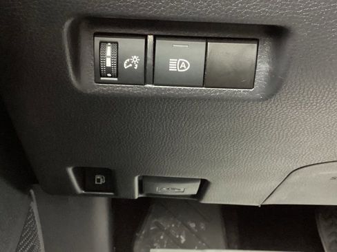 Used 2025 Toyota RAV4 XLE image 21