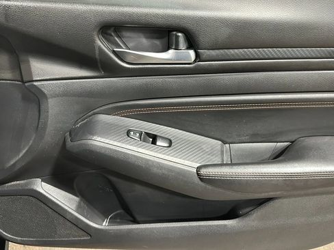 Used 2019 Nissan Altima 2.5 SR w/ SR Premium Package image 17