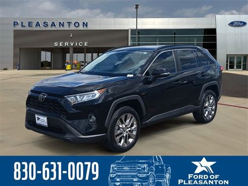 Used 2021 Toyota RAV4 XLE Premium image 1