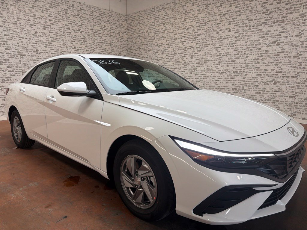 New 2026 Hyundai Elantra SE FWD image 1