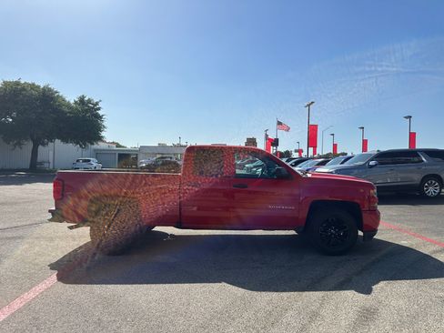 Used 2018 Chevrolet Silverado 1500 Custom w/ Custom Convenience Package RWD image 11