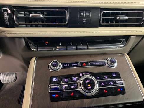 Used 2020 Lincoln Aviator Reserve image 24