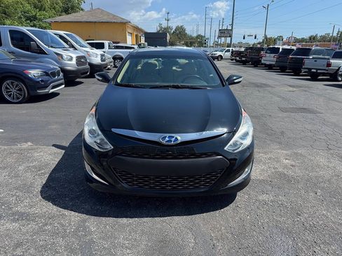 Used 2012 Hyundai Sonata Hybrid w/ Ultimate Pkg FWD image 2