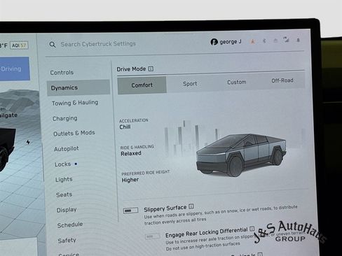 Used 2025 Tesla Cybertruck AWD Crew Cab image 24