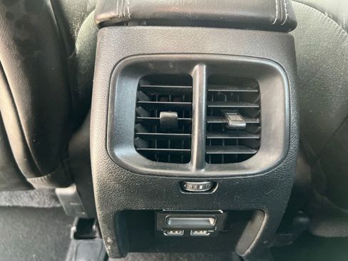 Used 2019 Jeep Cherokee Latitude Plus w/ Cold Weather Group AWD/4WD image 21