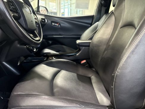 Used 2021 Toyota Prius Prime XLE w/ Carpet Mat Package (TMS) FWD image 11