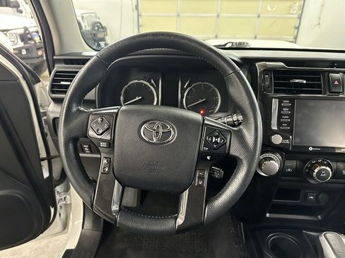 Used 2020 Toyota 4Runner TRD Off-Road Premium w/ Moonroof Package AWD/4WD image 20