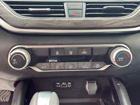 Used 2024 Nissan Altima 2.5 SV FWD image 22