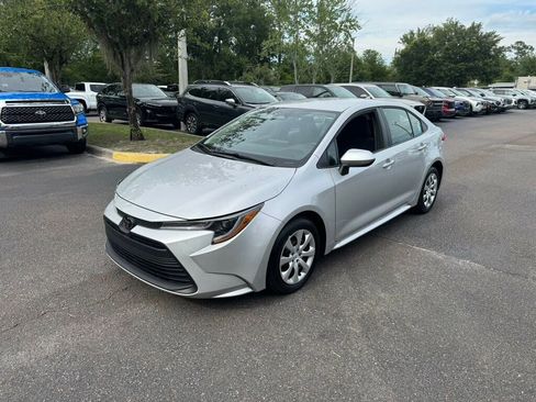 Used 2025 Toyota Corolla LE FWD image 1