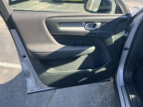 Used 2025 Volvo XC40 B5 Plus image 20