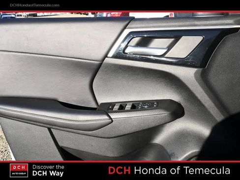 Used 2025 Mitsubishi Outlander SE image 15